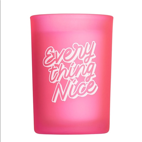 โ๏ธ1 LEFT๐VS PINK Everything Nice Scented Candle - Picture 2 of 3